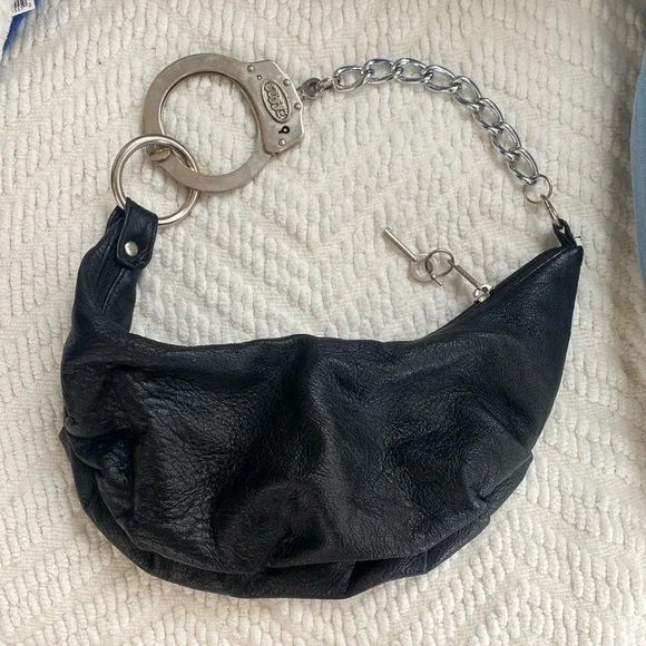 Cuffz by Linz ショルダーバッグ ポーチ CUFFZ by Linz (@cuffzbylinz) • Instagram photos and videos